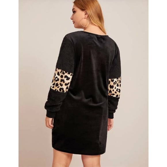 Velvet dress w/ Faux Fur Sleeves - Picture 5 of 8